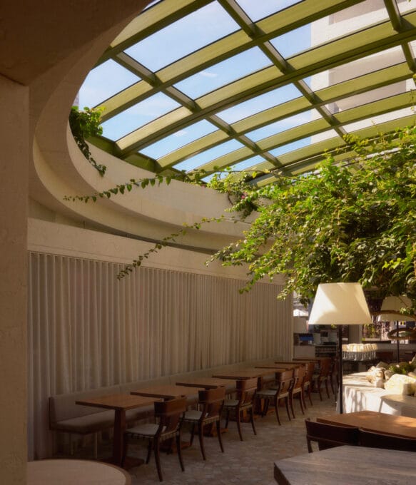 Olympus Dining. Operable roof. Oculus roof. Tilt Industrial Design.